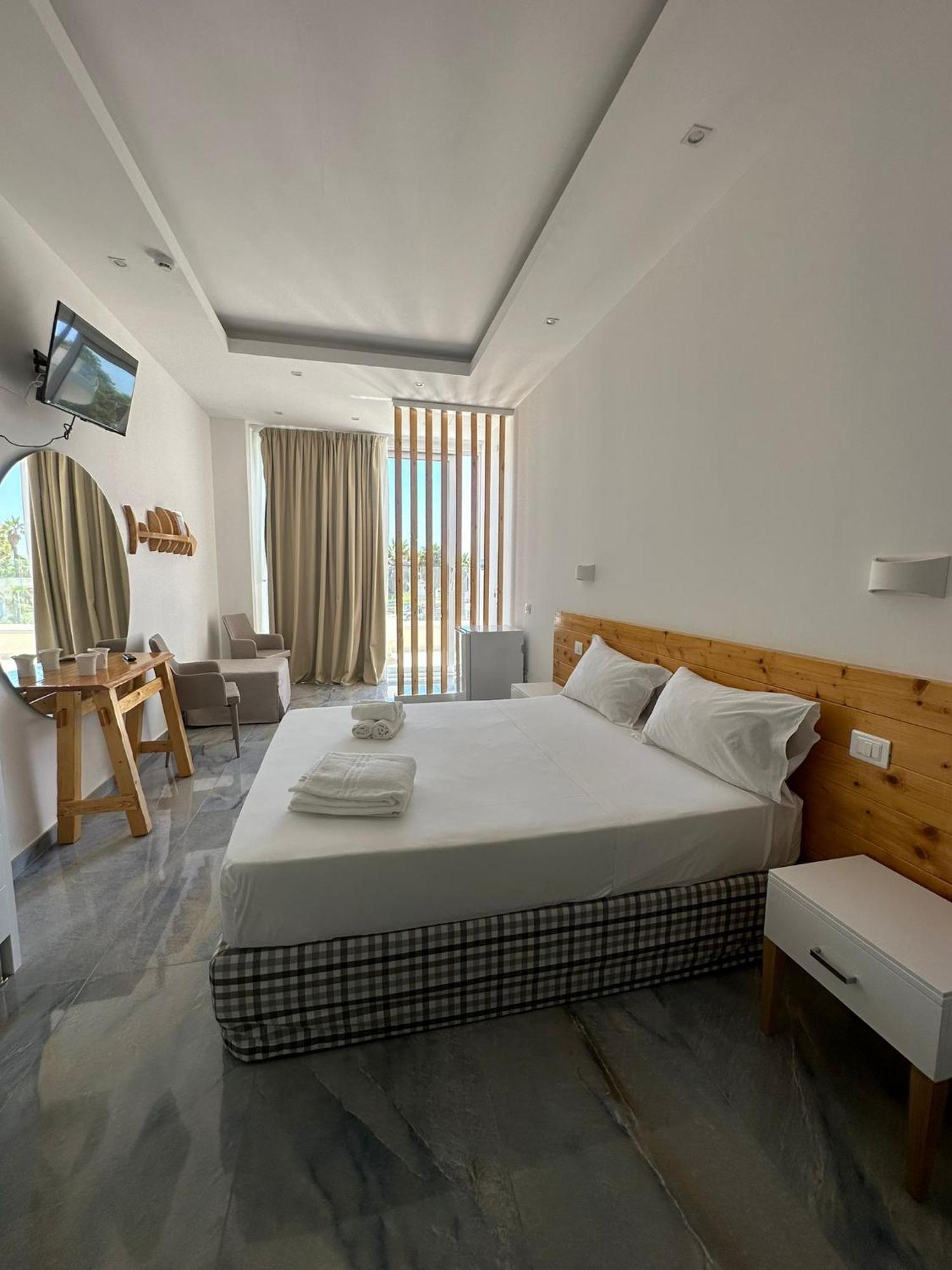 Jonium Hotel - Amazing Sea View And Swimming Pool פולסנו מראה חיצוני תמונה